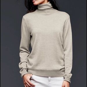 GAP Extra-fine 100% Merino Wool Turtleneck Sweater In a Beige/Tan Sz L